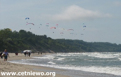 Cetniewo plaża paralotniarze